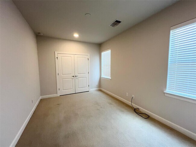 Foto del edificio - 942 W 18th St