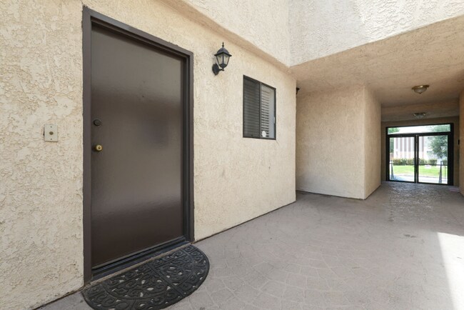 Foto del edificio - 5240 Whitsett Ave