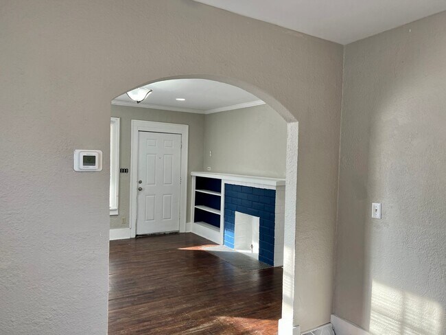 Building Photo - 144-146 S Green