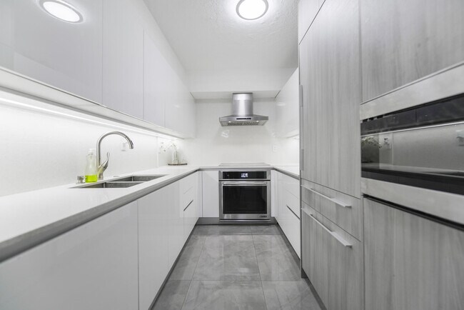Foto del edificio - 3300 NE 192nd St