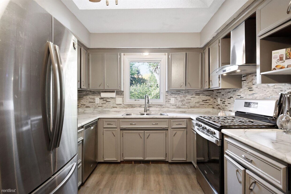 Foto principal - 5 br, 3 bath House - 12800 Country View Lane
