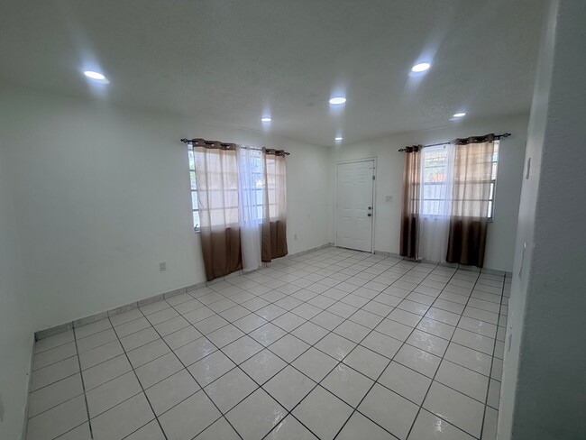 Building Photo - 3821 SW 89th Ct