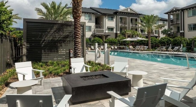 Building Photo - 5000 Collina Ter