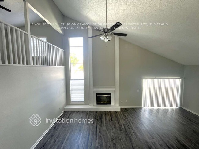 Foto del edificio - 1205 Grassy Meadow Pl