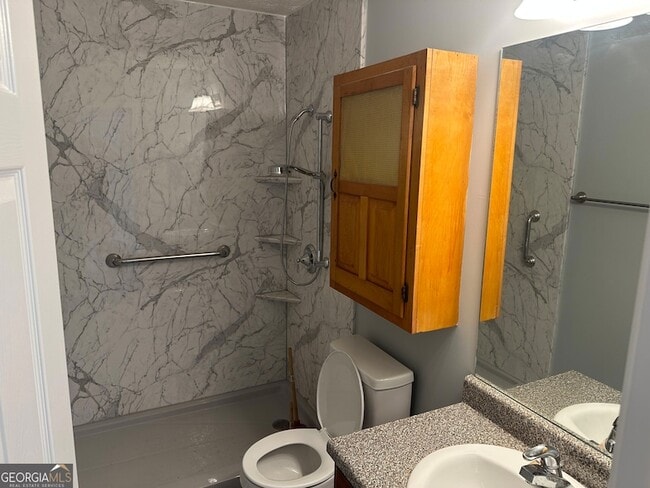 Building Photo - 561 Highland Pointe Dr