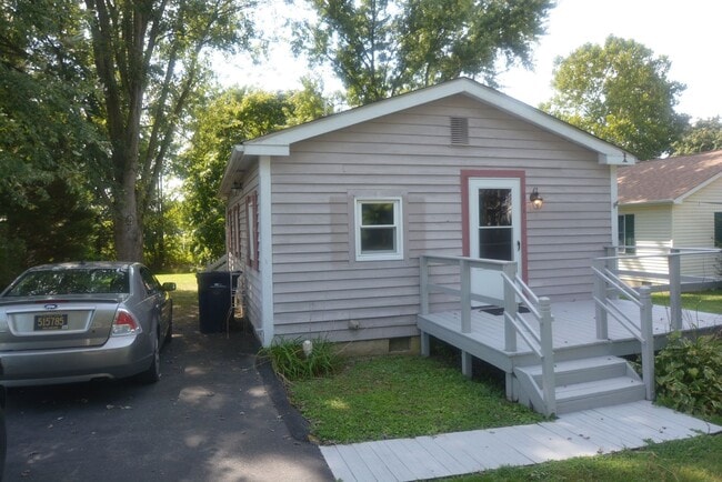 Building Photo - 564 Chestnut St