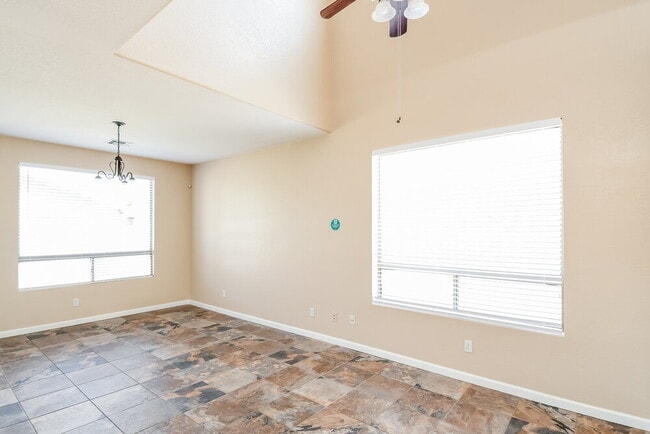 Building Photo - 810 E Rossi Ct