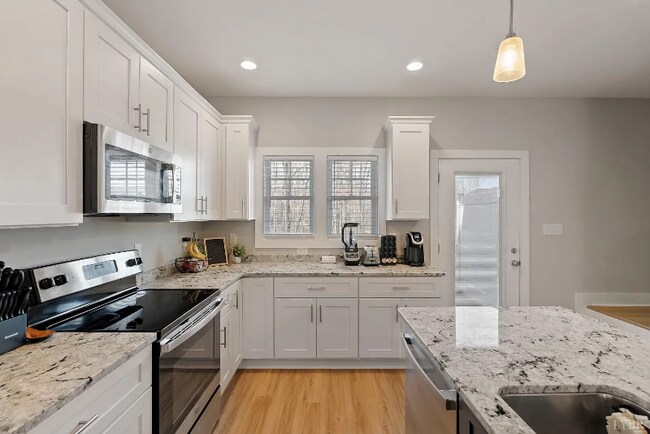 Building Photo - 36 English Commons Dr