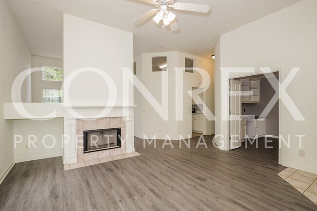 Foto del edificio - Beautiful 3 Bedroom Home with High Ceilings!