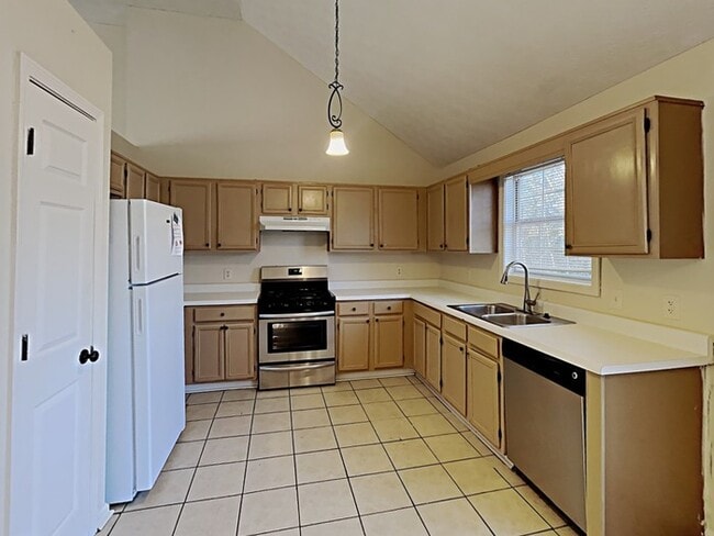 Building Photo - Lovely 4 Bedroom Home located In Powder Springs!