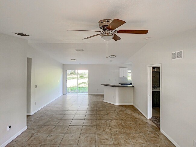 Foto del edificio - Available Now! - Beautiful 4 Bedroom Plant...