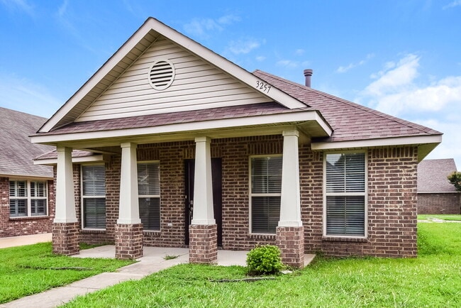 Building Photo - 3257 E Hartland