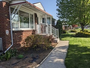 Building Photo - 3139 Avondale Av