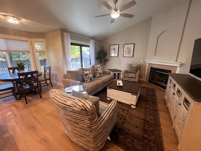 Foto del edificio - 900 N Player Ave