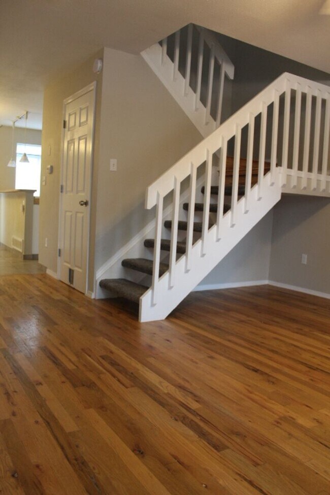 Foto del edificio - Dakota Station - 2 BR/1 BA Condo!