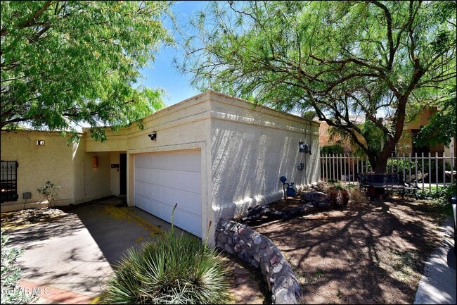 Building Photo - 3204 Canyon Point Ln