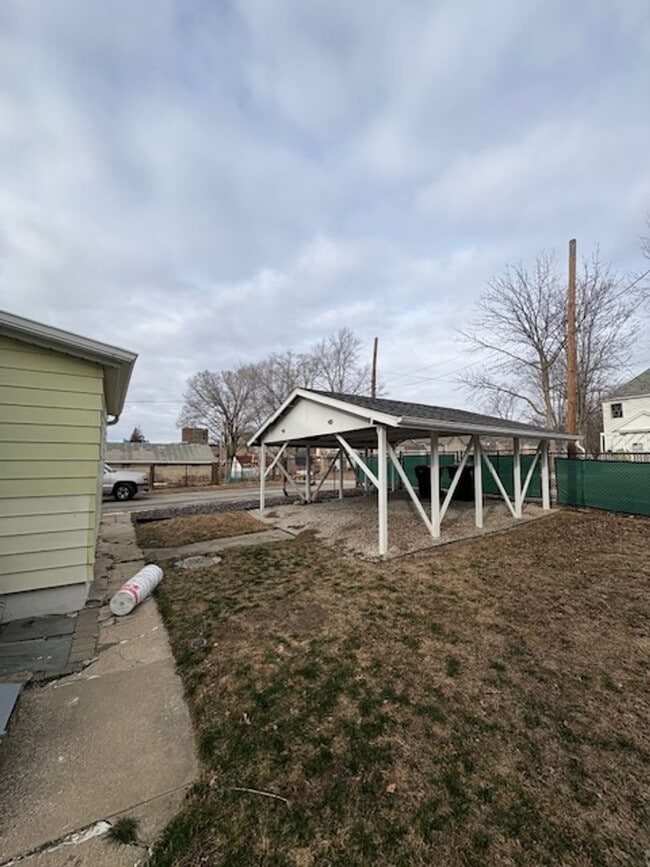 Foto del edificio - 901 NE Glen Oak Ave