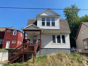 Building Photo - 469 Crouse St