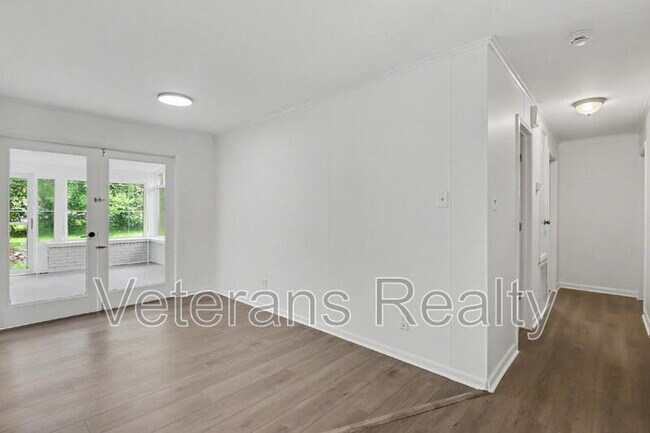 Building Photo - 111 Valentine Dr