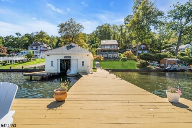 Foto del edificio - 363 Lakeside Blvd
