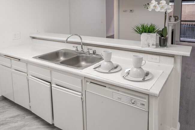 cocina completa - Vista Luxury Investments, LLC