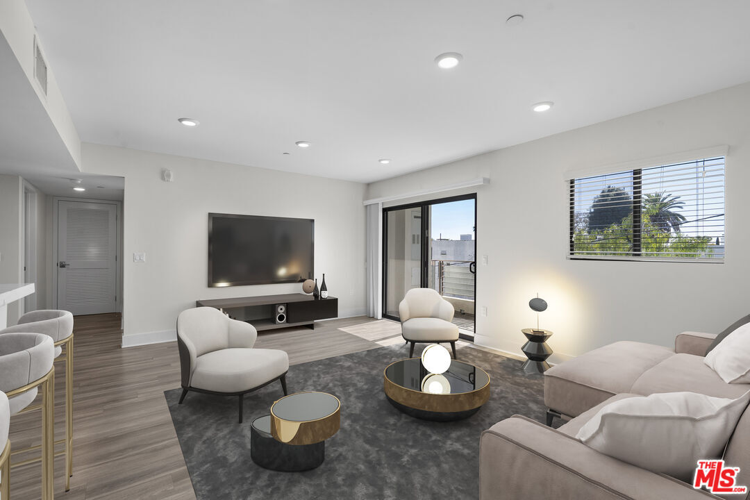 Foto principal - 5030 Rosewood Ave