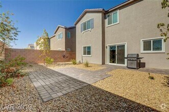 Building Photo - 8041 Ancient Oaks Ave
