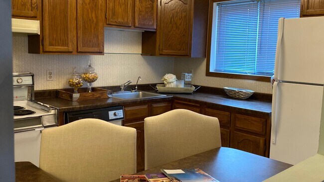 Building Photo - 350 Ford Rd