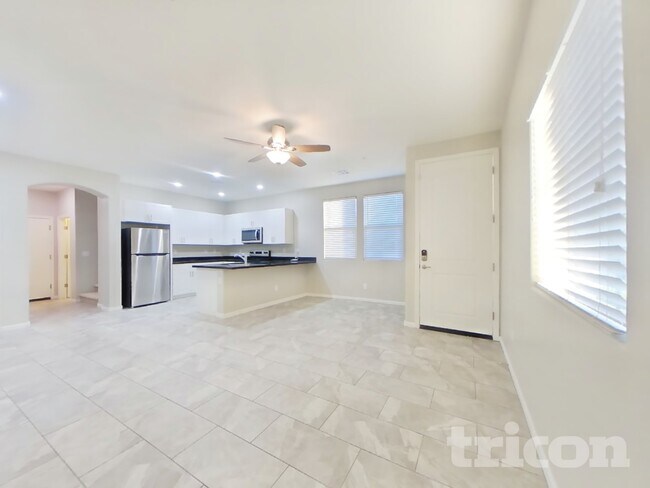 Foto del edificio - 12563 W Gentle Rain Rd