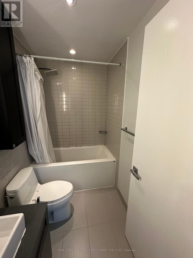 Photo du bâtiment - 783-783 Bathurst St