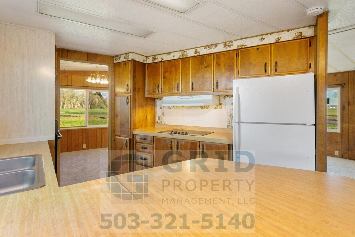 Foto principal - 3 Bedroom, 2 Bath Home Available - Amity, ...