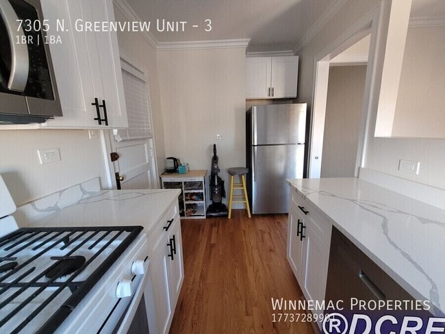 Building Photo - 7305 N Greenview Ave