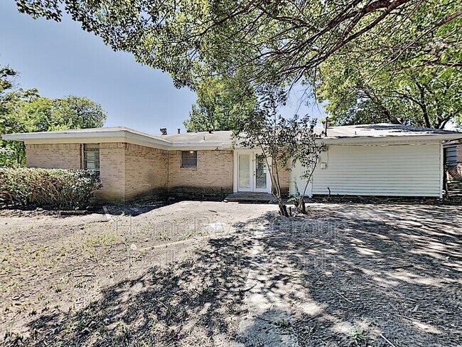 Building Photo - 833 Jadewood Dr