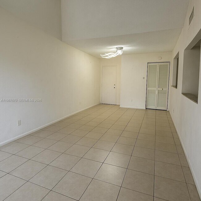 Foto del edificio - 9715 Fontainebleau Blvd