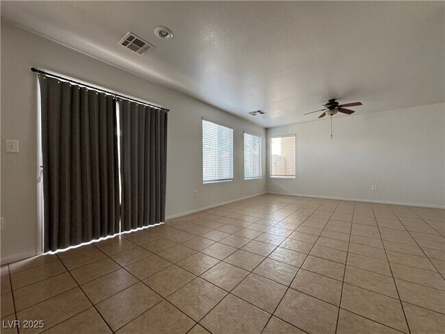 Foto del edificio - 9934 Juniper Haven Ave
