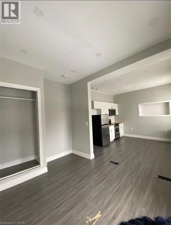 Building Photo - 70 Victoria Ave S