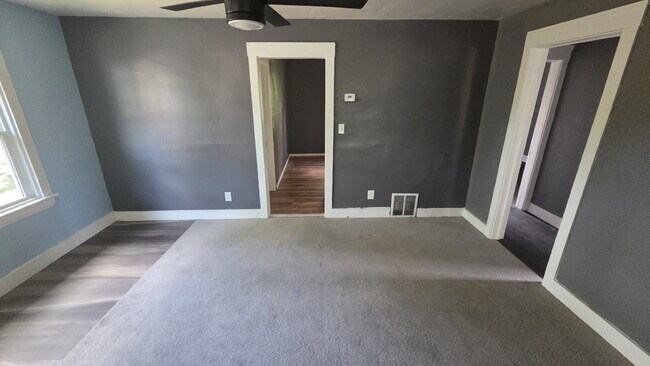Building Photo - "2-Bedroom with Air Conditioning!"