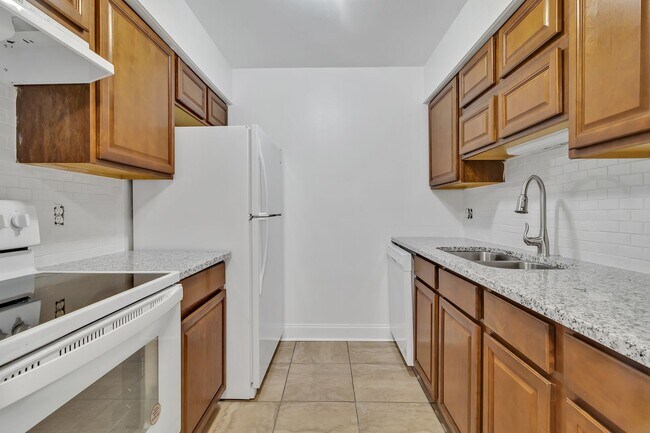 Foto del edificio - Beautiful 2/2 Condo close to the Orlando International Airport. 1st floor.