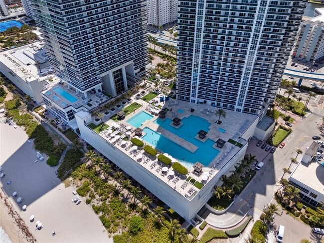Building Photo - 1830 S Ocean Dr