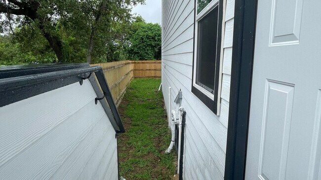 Foto del edificio - Fall in Love with This Beautiful 3-Bed Home