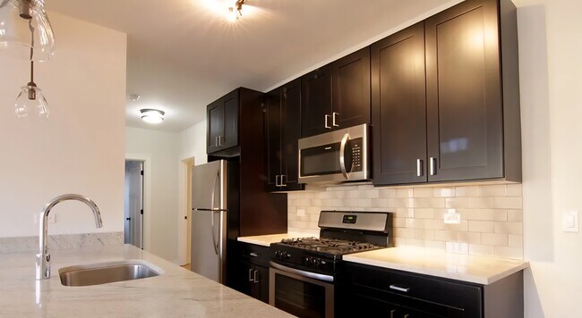 Foto del edificio - 2203 W Eastwood Ave