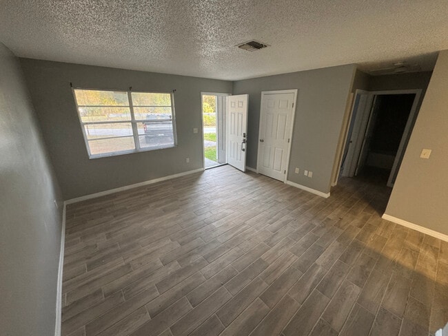 Building Photo - 21514 Campbell Dr