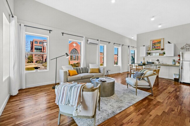 Foto del edificio - 208 N College Ave