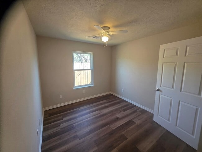 Building Photo - 9831 Pelsey St