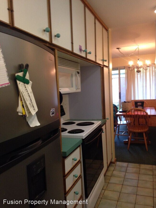 Building Photo - 4 br, 2.5 bath House - 388 College St, Unit 1