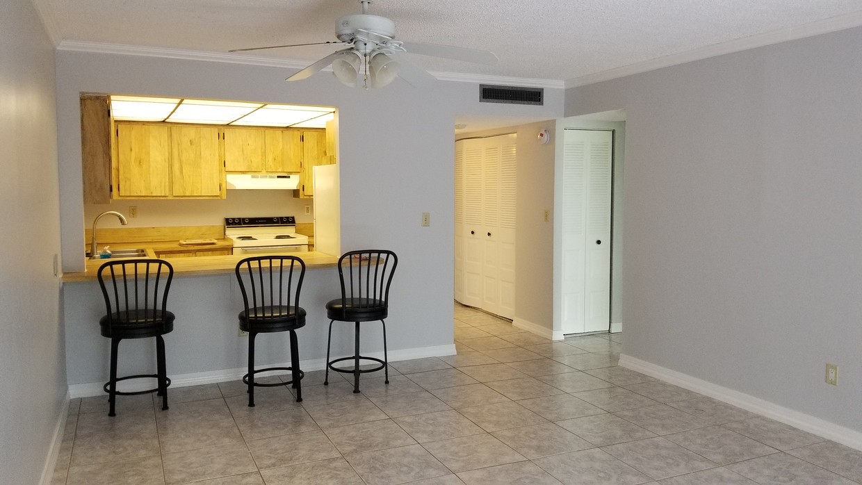 Living room toward front door - 9301 SW 92nd Ave