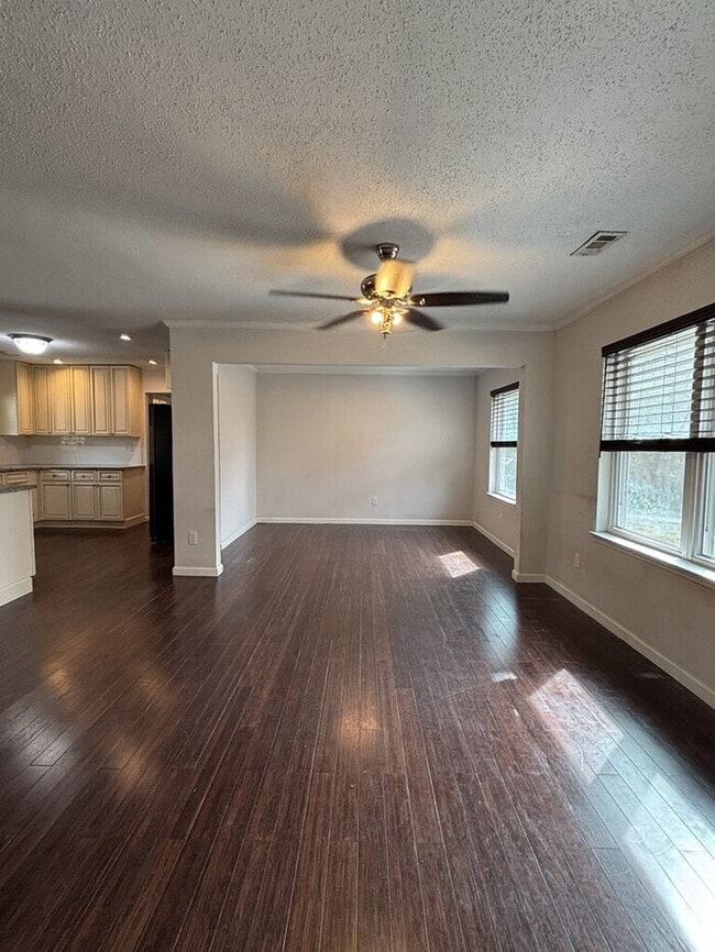 Building Photo - 117 Alma Dr