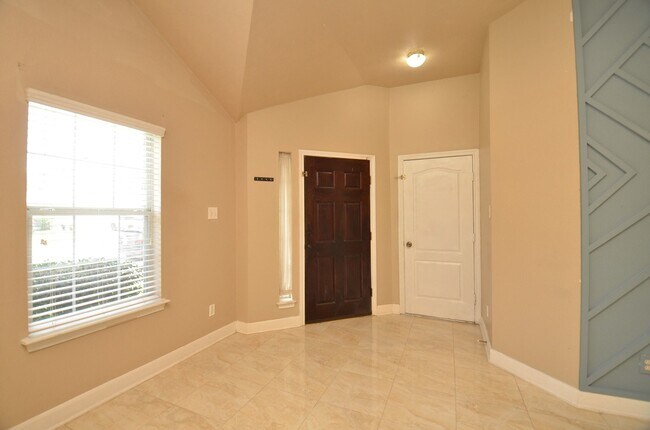 Building Photo - 4510 Regal Dr