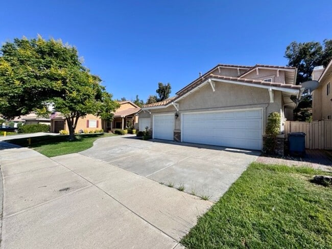 Building Photo - FOR LEASE! 4 Bedroom Vintage Hills Home in...