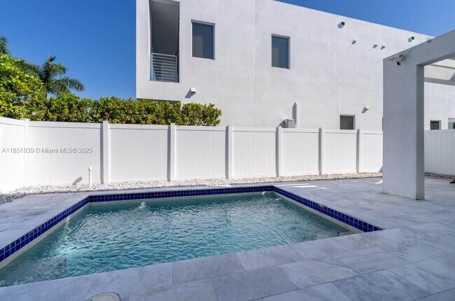 Foto del edificio - 9791 NW 75th St